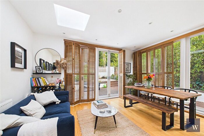 2 Bedroom Flat For Sale In St. Faiths Road, London, SE21