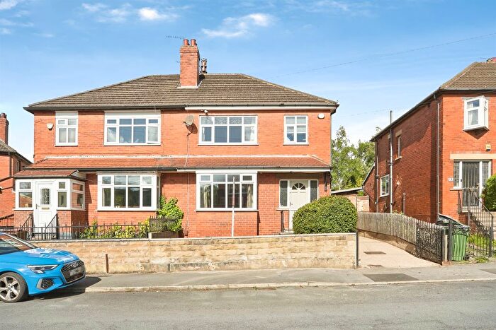 3 Bedroom Semi Detached House For Sale In Lea Farm Drive, Leeds, LS5