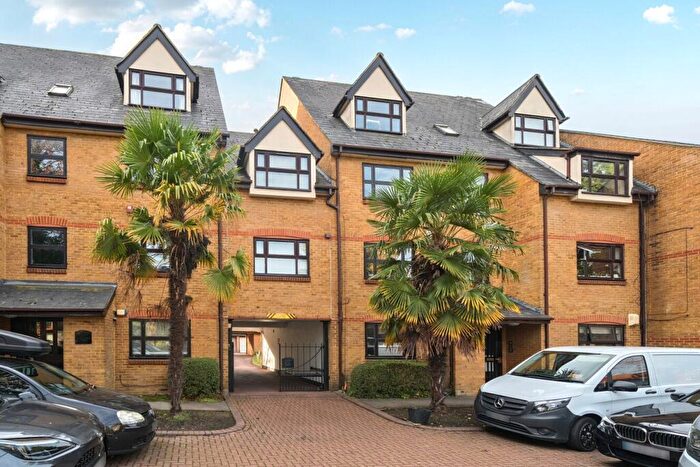 2 Bedroom Flat For Sale In Albemarle Road, Beckenham, Kent, BR3