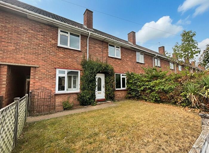 4 Bedroom Semi-detached House To Rent In Freshfield Close, Norwich, NR5