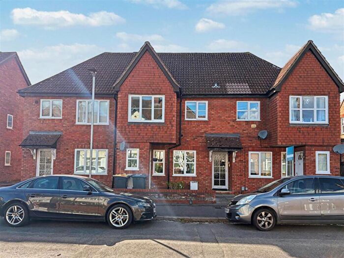 2 Bedroom Apartment For Sale In Tennyson Road, Bedford, MK40
