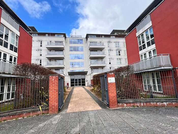 3 Bedroom Flat To Rent In Watkin Road, Leicester, LE2