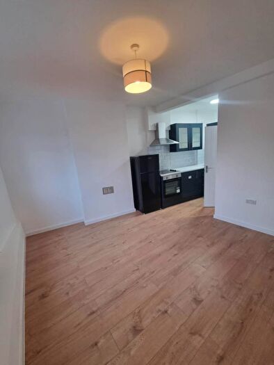 Studio To Rent In Perivale, Greenford, UB6
