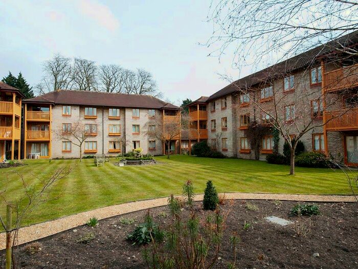 3 Bedroom Flat To Rent In Brooklands Court, Cambridge, CB2