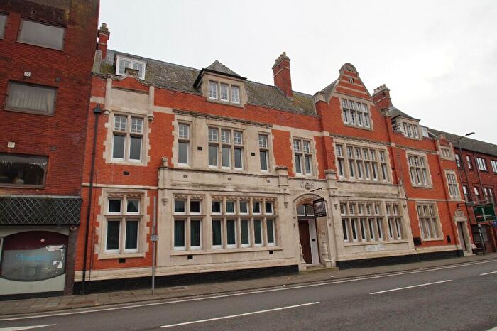 2 Bedroom Apartment To Rent In , Dame Alice Street, Bedford - £ Pcm, BS10
