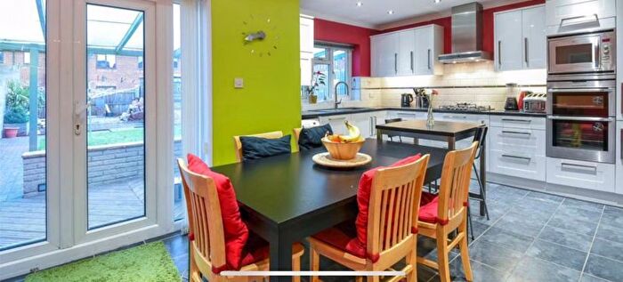 4 Bedroom Semi-Detached House To Rent In Doghurst Avenue, Hayes, UB3