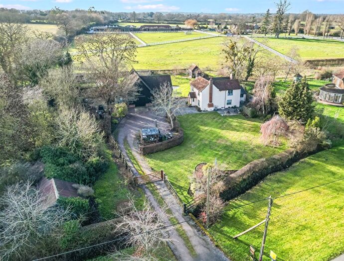 3 Bedroom Detached House For Sale In Butts Green Road, Sandon, Chelmsford, Essex, CM2