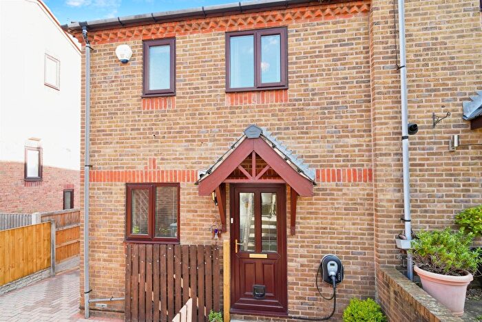 2 Bedroom Semi-Detached House For Sale In Laithe Croft, Dodworth, Barnsley, S75