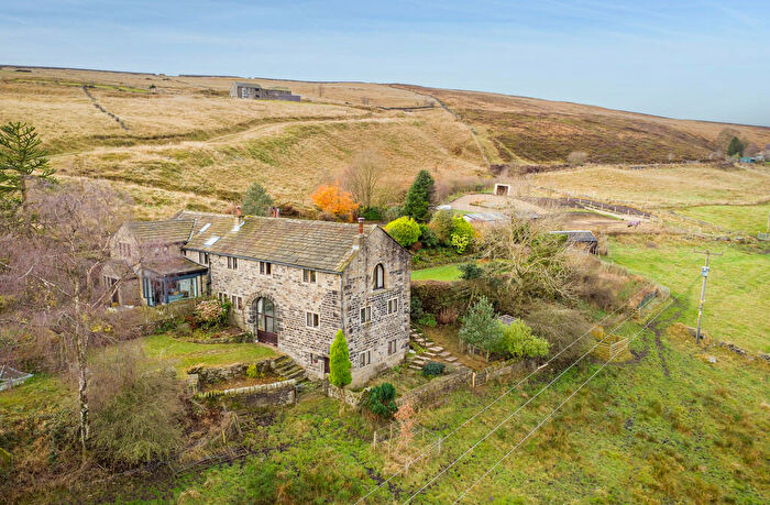 4 Bedroom Semi-Detached House For Sale In Luddendenfoot, Halifax, HX2