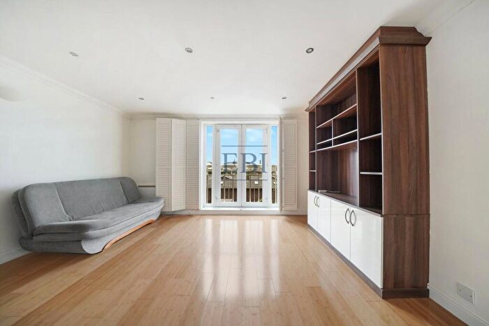 2 Bedroom Apartment For Sale In Millennium Drive, London, E14