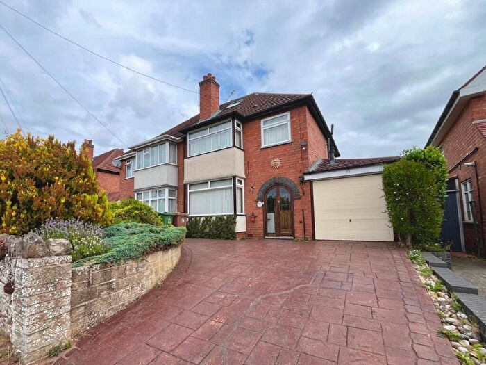 3 Bedroom Semi-Detached House To Rent In Cornyx Lane, Solihull, West Midlands, B91