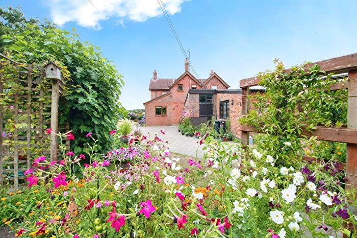 4 Bedroom Detached House For Sale In Broxhill, Fordingbridge, SP6