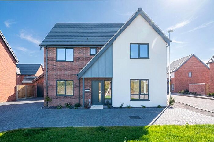 4 Bedroom Detached House For Sale In Berryfields, Off Yarmouth Road, Brundall, NR13