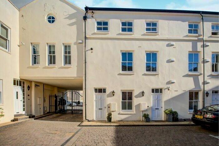 1 Bedroom Flat To Rent In Chapel Court, Leamington Spa, CV32