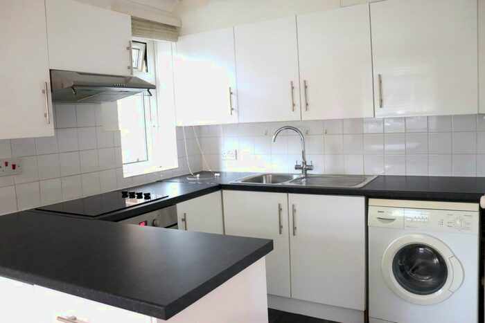 Studio To Rent In Castle View Road, Weybridge, KT13