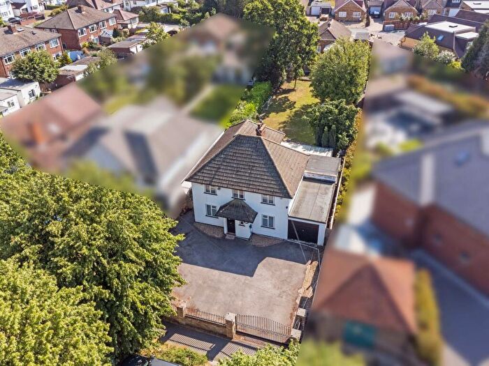 4 Bedroom Detached House For Sale In Wellesley Avenue, Richings Park, SL0