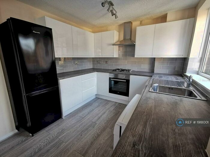 3 Bedroom Terraced House To Rent In Surrey Road, Bletchley, Milton Keynes, MK3