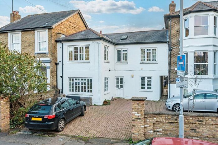 2 Bedroom Flat To Rent In Knights Park, Kingston Upon Thames, KT1