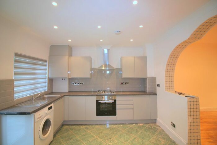 3 Bedroom Terraced House To Rent In Bensham Lane, London CR7