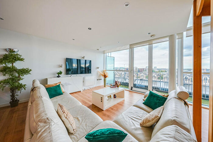 3 Bedroom Penthouse For Sale In Western Gateway, London, E16