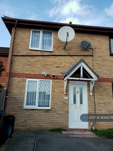 2 Bedroom End Of Terrace House To Rent In St Annes Terrace, Hainault, IG6