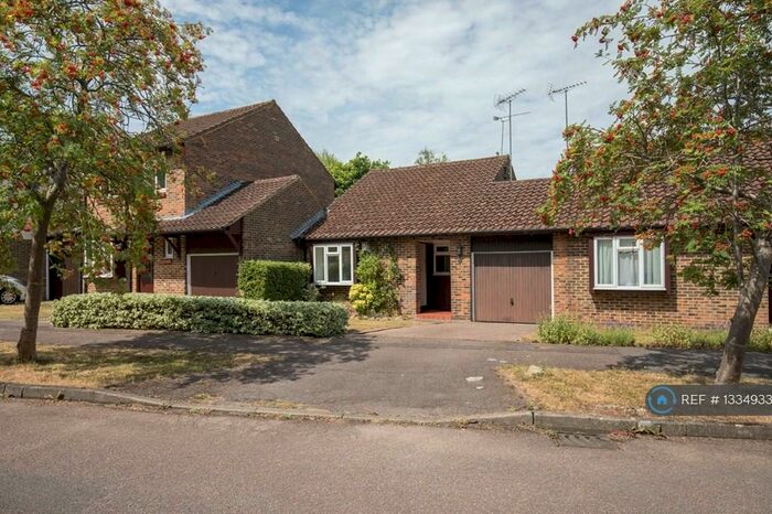 2 Bedroom Bungalow To Rent In Bowyers Close, Ashtead, KT21