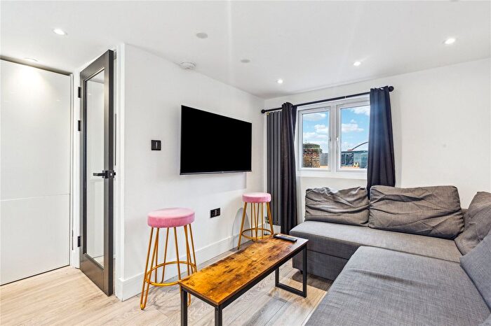 2 Bedroom Flat To Rent In Bollo Lane, London, W4