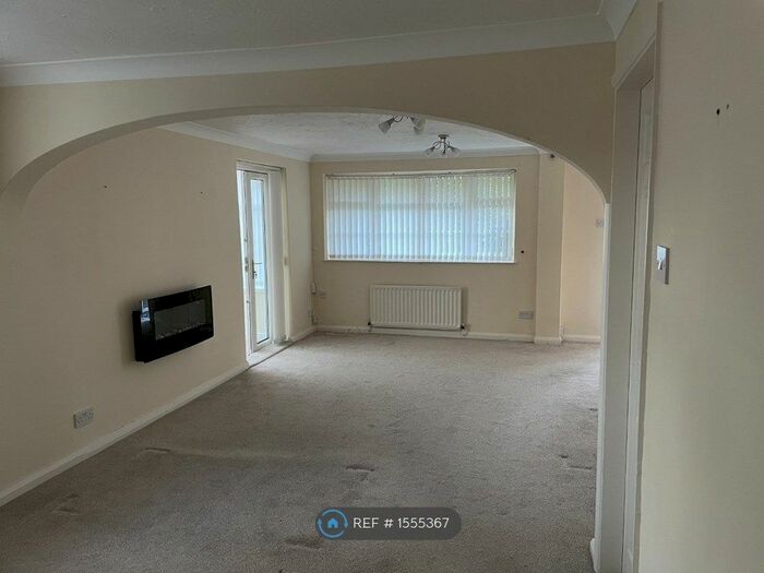 3 Bedroom Semi-Detached House To Rent In Sealand Close, Thornaby, Stockton-On-Tees, TS17