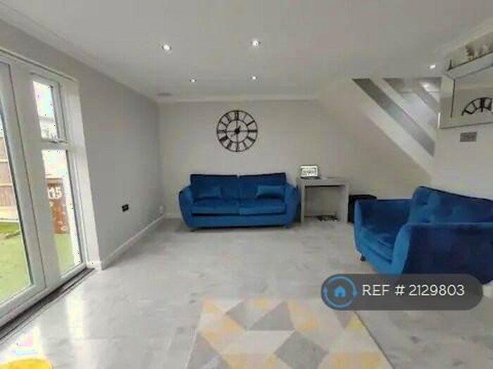 3 Bedroom End Of Terrace House To Rent In Orchard Road, South Ockendon, RM15