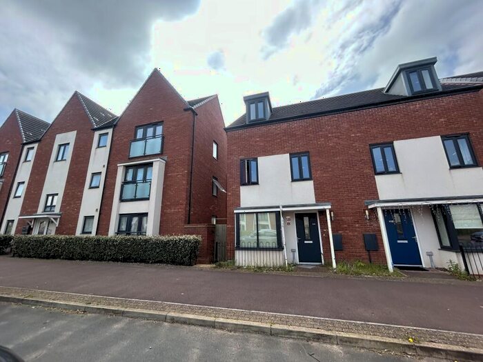 4 Bedroom House To Rent In Apollo Avenue, Fairfields, Milton Keynes, MK11