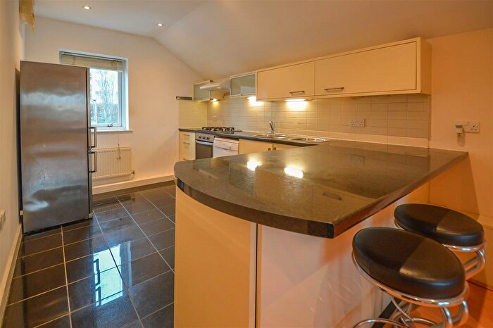 2 Bedroom Flat For Sale In Coptfold Road, Brentwood, CM14