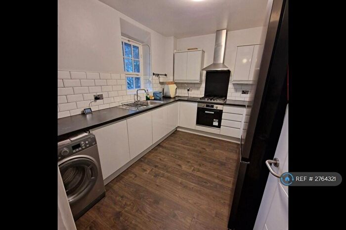 3 Bedroom Flat To Rent In Newburn Street, London, SE11