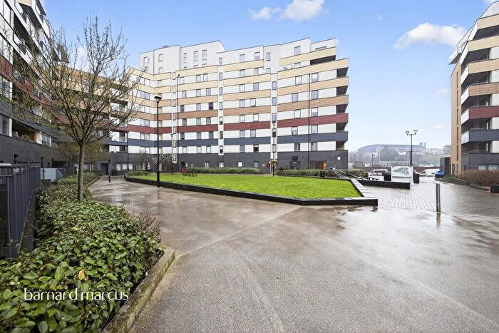 1 Bedroom Flat For Sale In Montmorency Gardens, London, N11