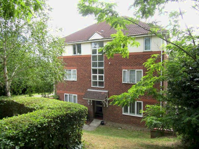 1 Bedroom Flat To Rent In Ashford Court, Overcliff Road, Little Thurrock, RM17