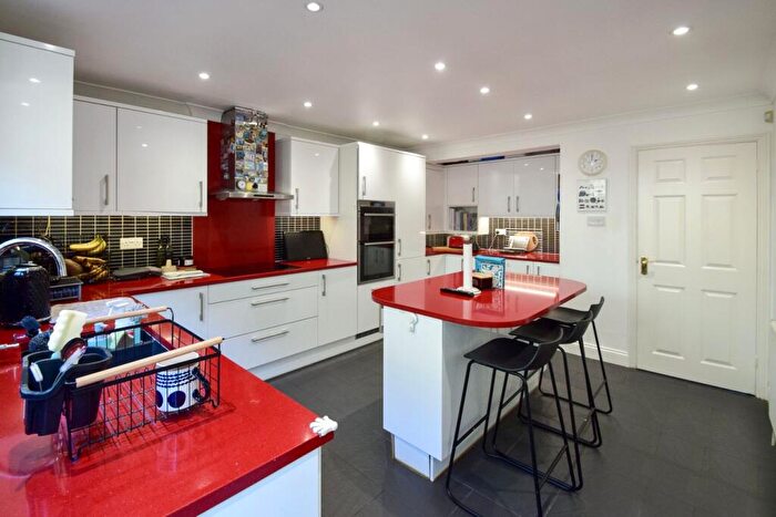 4 Bedroom Detached House For Sale In Princes Avenue, Walderslade, Chatham, ME5