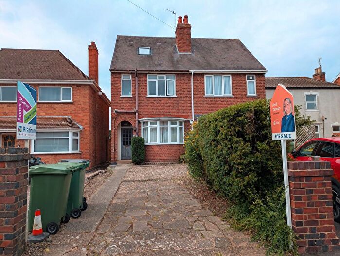 5 Bedroom Semi-Detached House For Sale In Happy Land North, Worcester, WR2