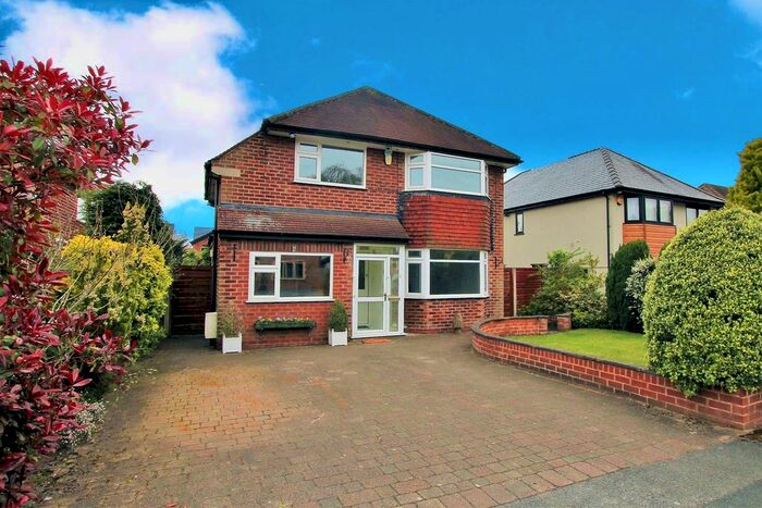 3 Bedroom Detached House For Sale In Warburton Close, Hale Barns, Altrincham, WA15
