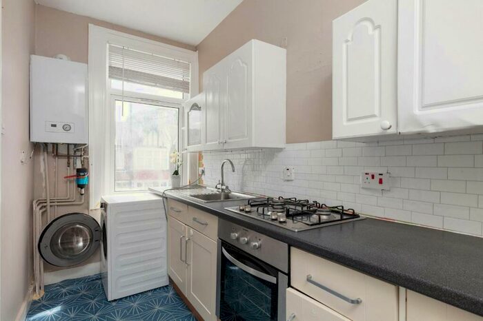 3 Bedroom Apartment To Rent In Burgoyne Road, London, SE25