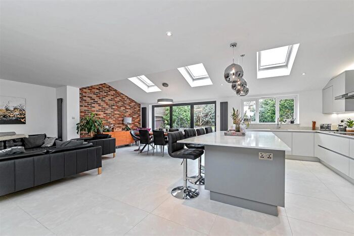 5 Bedroom Detached House For Sale In Toulmin Drive, St.Albans, AL3