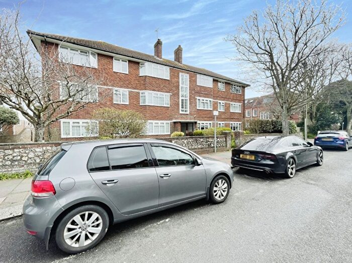 3 Bedroom Flat To Rent In Shakespeare Road, Worthing, BN11