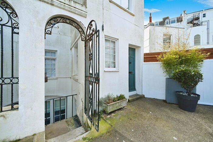 2 Bedroom Maisonette For Sale In Rock Grove, Brighton, BN2