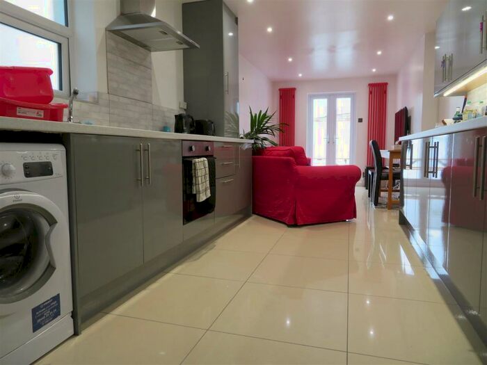 5 Bedroom House To Rent In Haslemere Road, Southsea, PO4