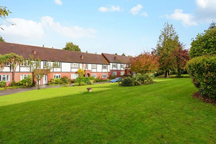 2 Bedroom Flat To Rent In Arlington Lodge Monument Hill, Weybridge, Surrey, KT13