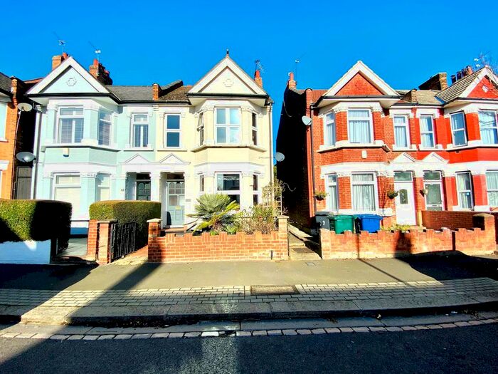 2 Bedroom Flat To Rent In Fallow Court Avenue, Finchley, N12