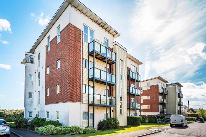 2 Bedroom Apartment For Sale In Park View Road, Leatherhead, KT22