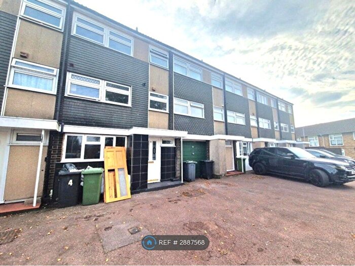 4 Bedroom Terraced House To Rent In Axe Close, Luton, LU3
