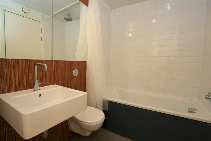 1 Bedroom Flat For Sale In Dalton Street, Manchester, M40