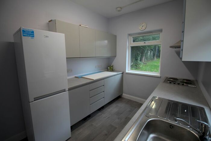 5 Bedroom Semi-Detached House To Rent In Finchley Lane, Hendon, NW4