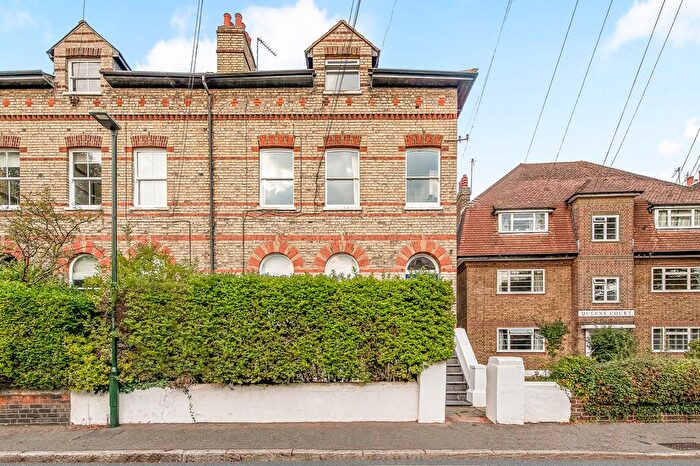 1 Bedroom Flat For Sale In Queens Road, Twickenham, TW1