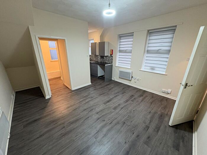 1 Bedroom Flat To Rent In Railway Street, Splott, CF24